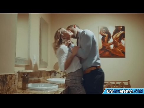 ❤️ Wann eng Busty Blond Iech an engem ëffentlechen Toilette verféiert ❌ Just Porno op Porno lb.porn-evooli.ru ️❤